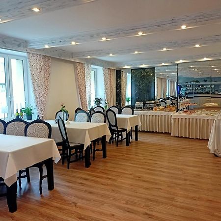 Iskra Hotel Radom Luaran gambar