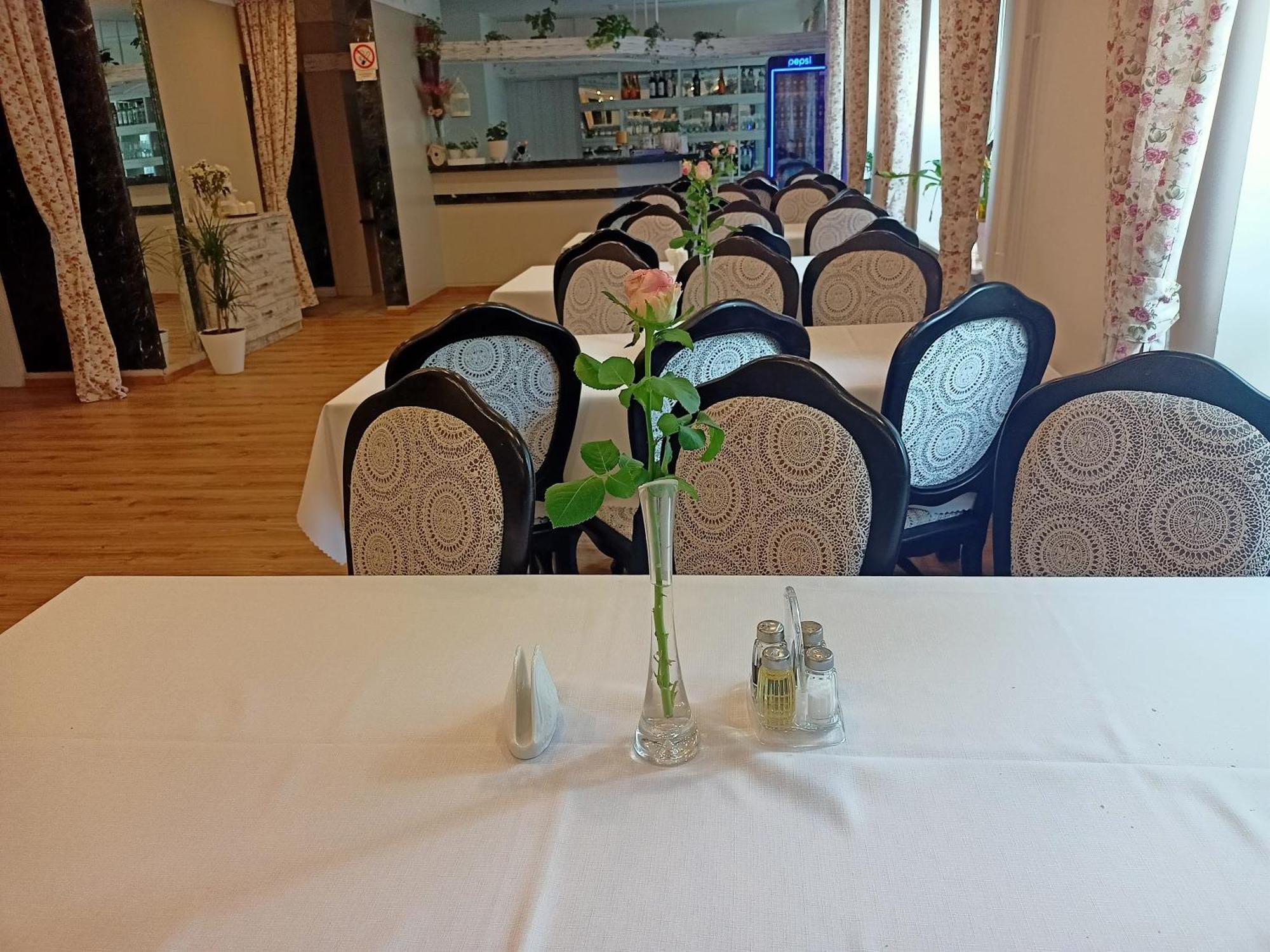 Iskra Hotel Radom Luaran gambar