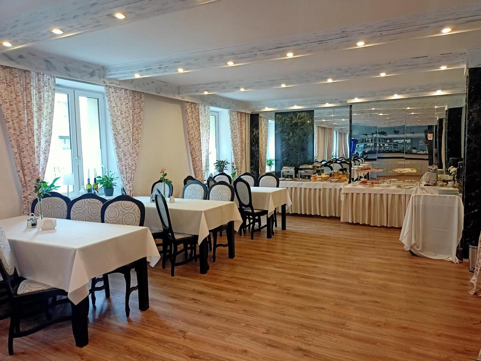 Iskra Hotel Radom Luaran gambar
